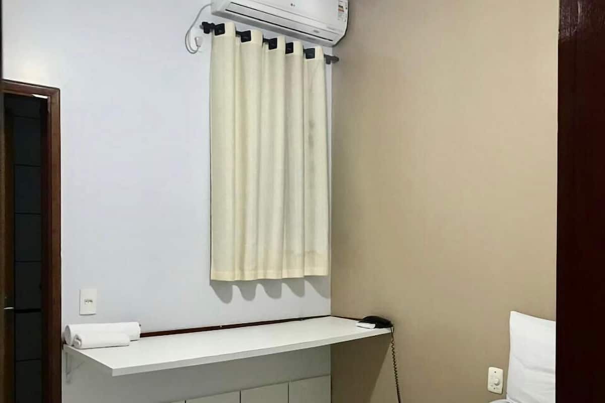 Chambre Double Standard (sem frigobar ) | Ameublement personnalisé, rideaux occultants, Wi-Fi gratuit