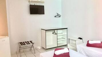 Quarto duplo standard | Individualmente mobiliados, cortinas blackout, Wi-Fi de cortesia