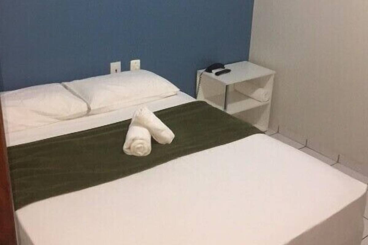 Cortinas opacas, wifi gratis, mobiliario individual