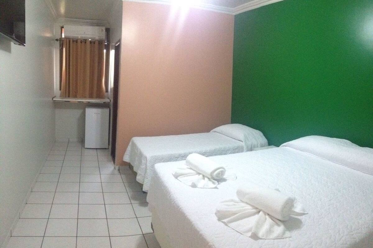 Habitación triple superior | Cortinas opacas, wifi gratis, mobiliario individual