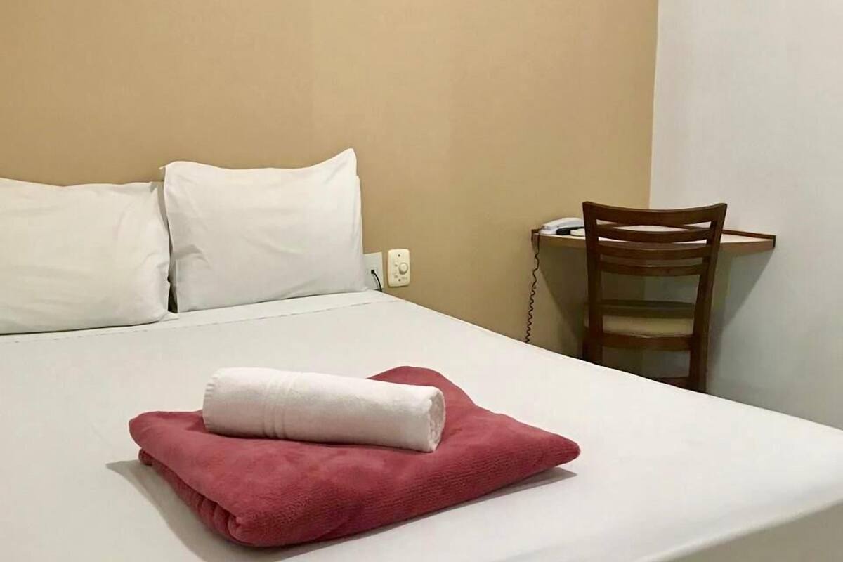 Habitación estándar doble | Cortinas opacas, wifi gratis, mobiliario individual
