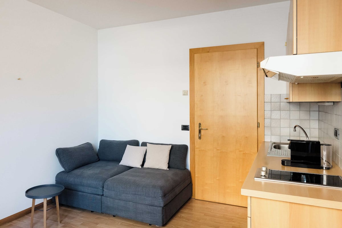 32-inch lcd tv with digital channels, tv