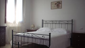 Standardzimmer | Schreibtisch, kostenloses WLAN, Bettwäsche, Rollstuhlgeeignet