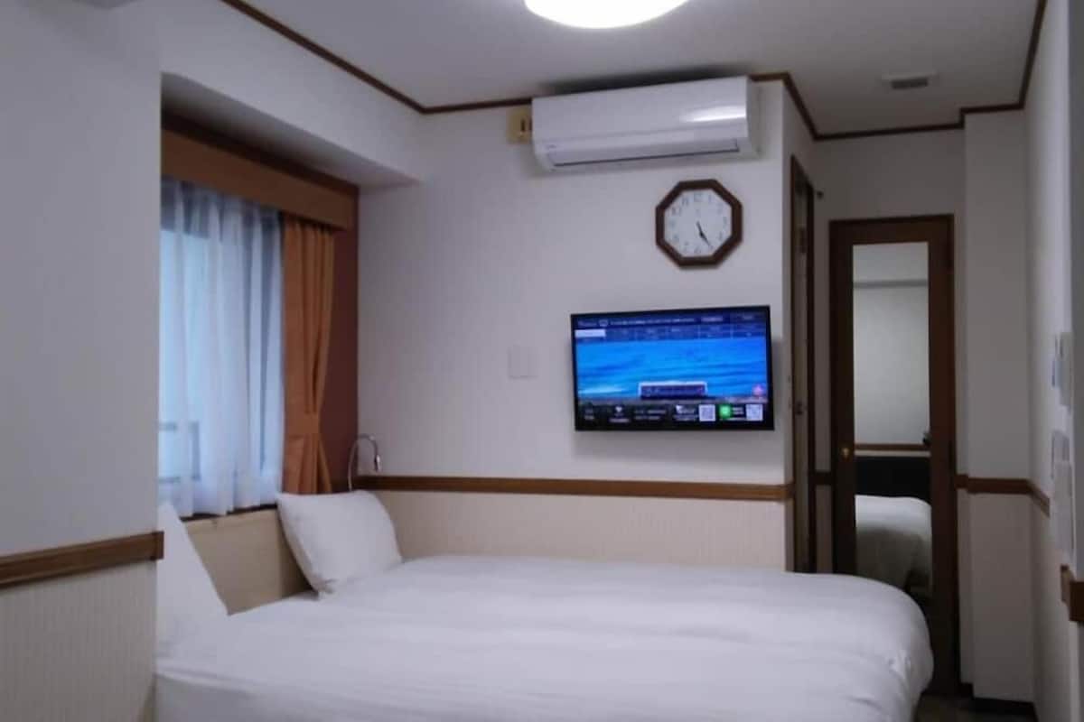 Desk, iron/ironing board, free WiFi, bed sheets