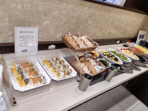 Free daily buffet breakfast  - Toyoko Inn Osaka Semba Higashi (Osaka)