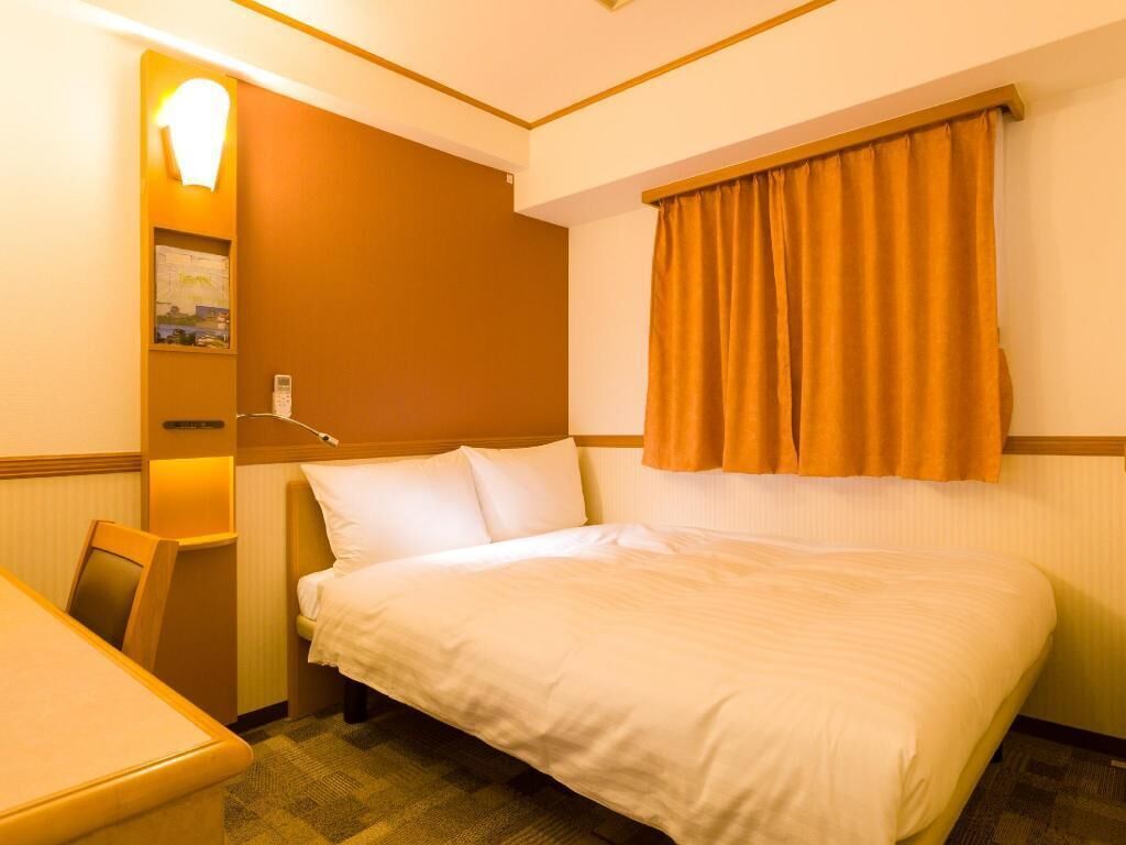 办公桌、熨斗/熨板、免费 WiFi、床单