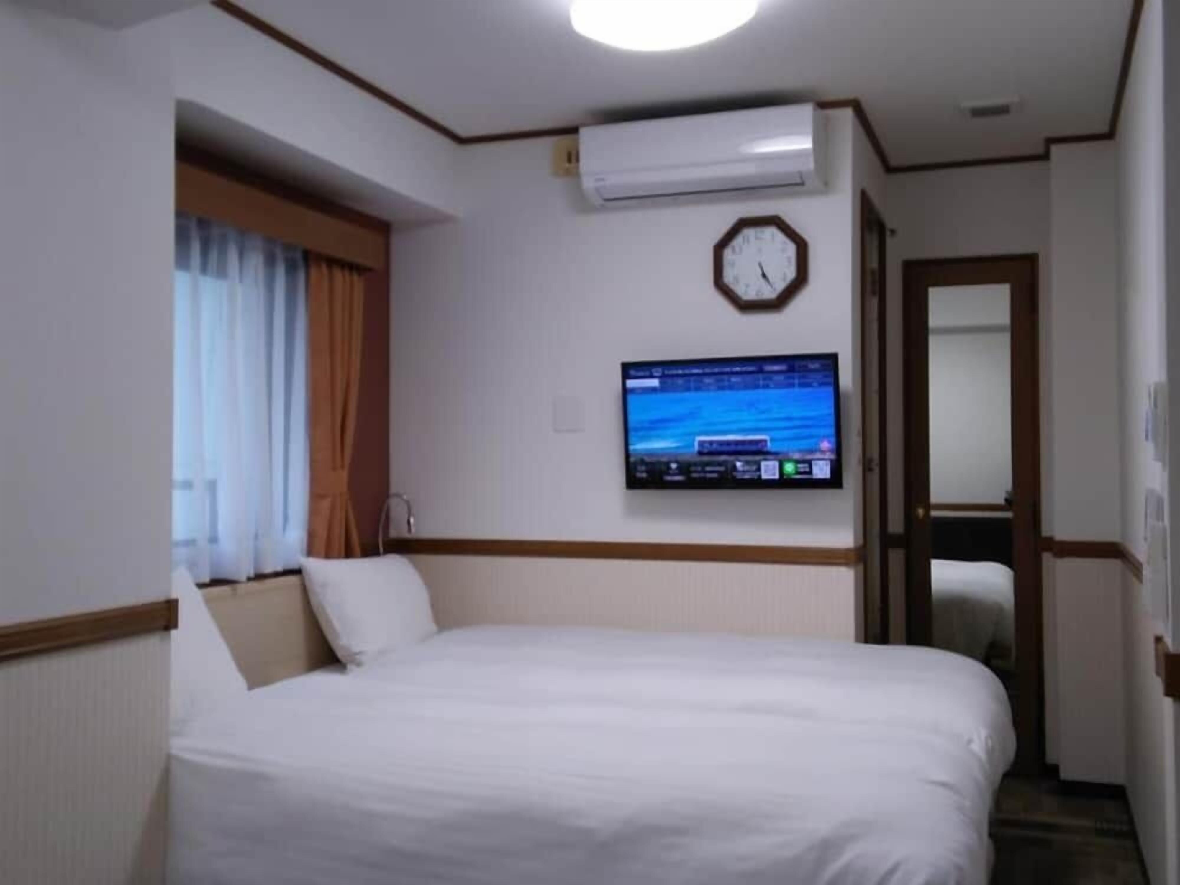 办公桌、熨斗/熨板、免费 WiFi、床单