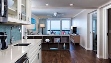 Caja de seguridad en la habitación y decoración personalizada