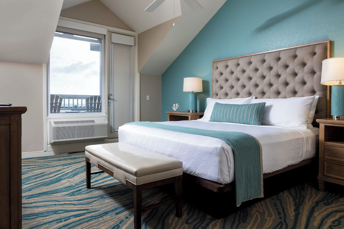 Suite, 3 Bedrooms, Marina View (King/King/King) | 2 bedrooms, in-room safe, individually decorated, individually furnished