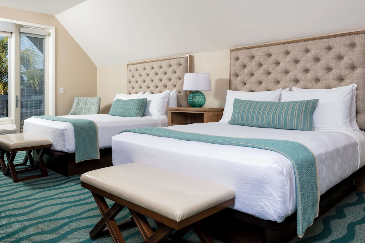 2 chambres, coffres-forts dans les chambres, décoration personnalisée