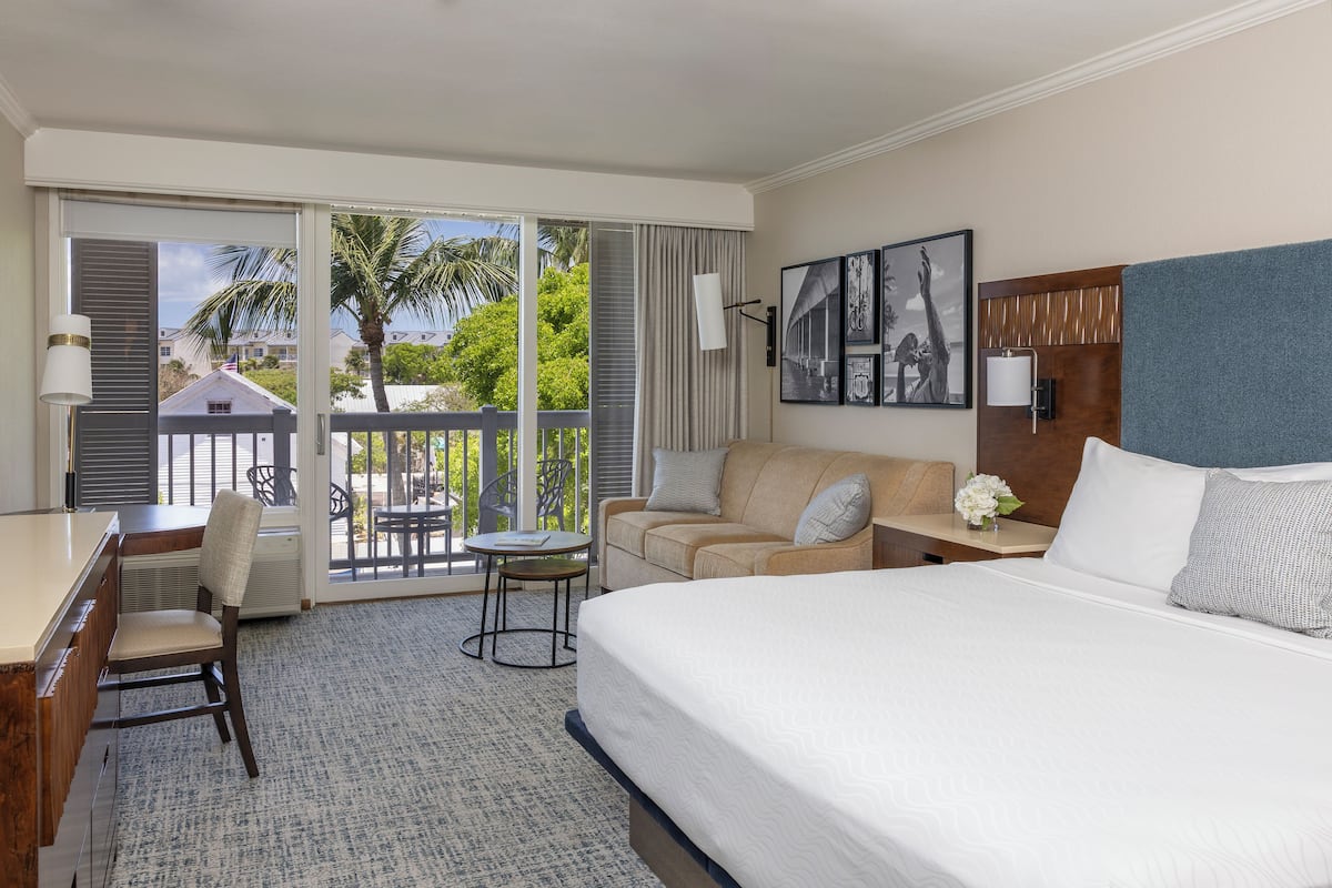 2 bedrooms, in-room safe, individually decorated, individually furnished