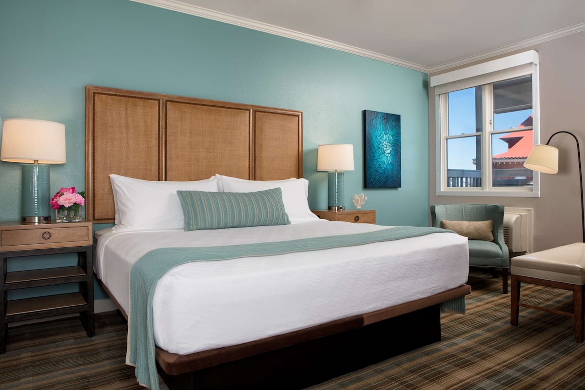 2 bedrooms, in-room safe, individually decorated, individually furnished