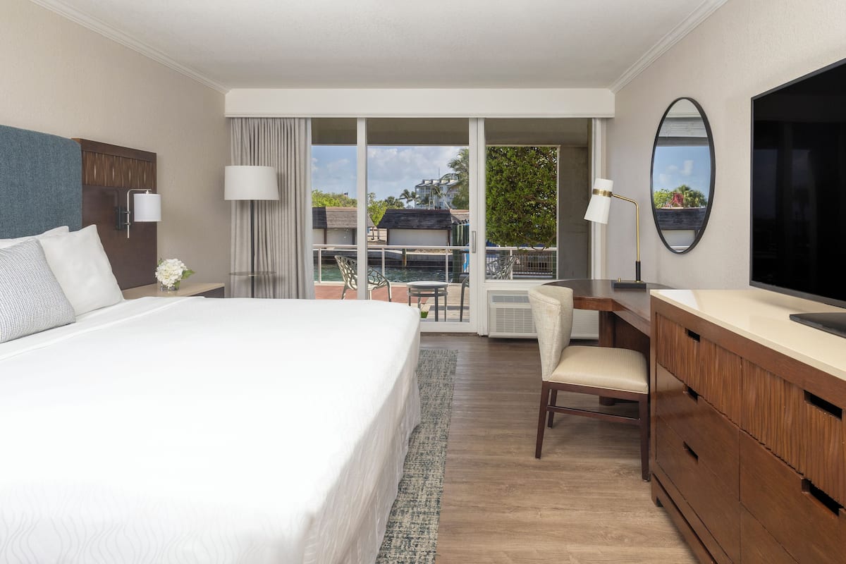 2 bedrooms, in-room safe, individually decorated, individually furnished