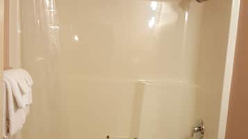 Suite | Salle de bain | Articles de toilette gratuits, serviettes fournies