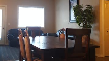 Suite | In-room dining