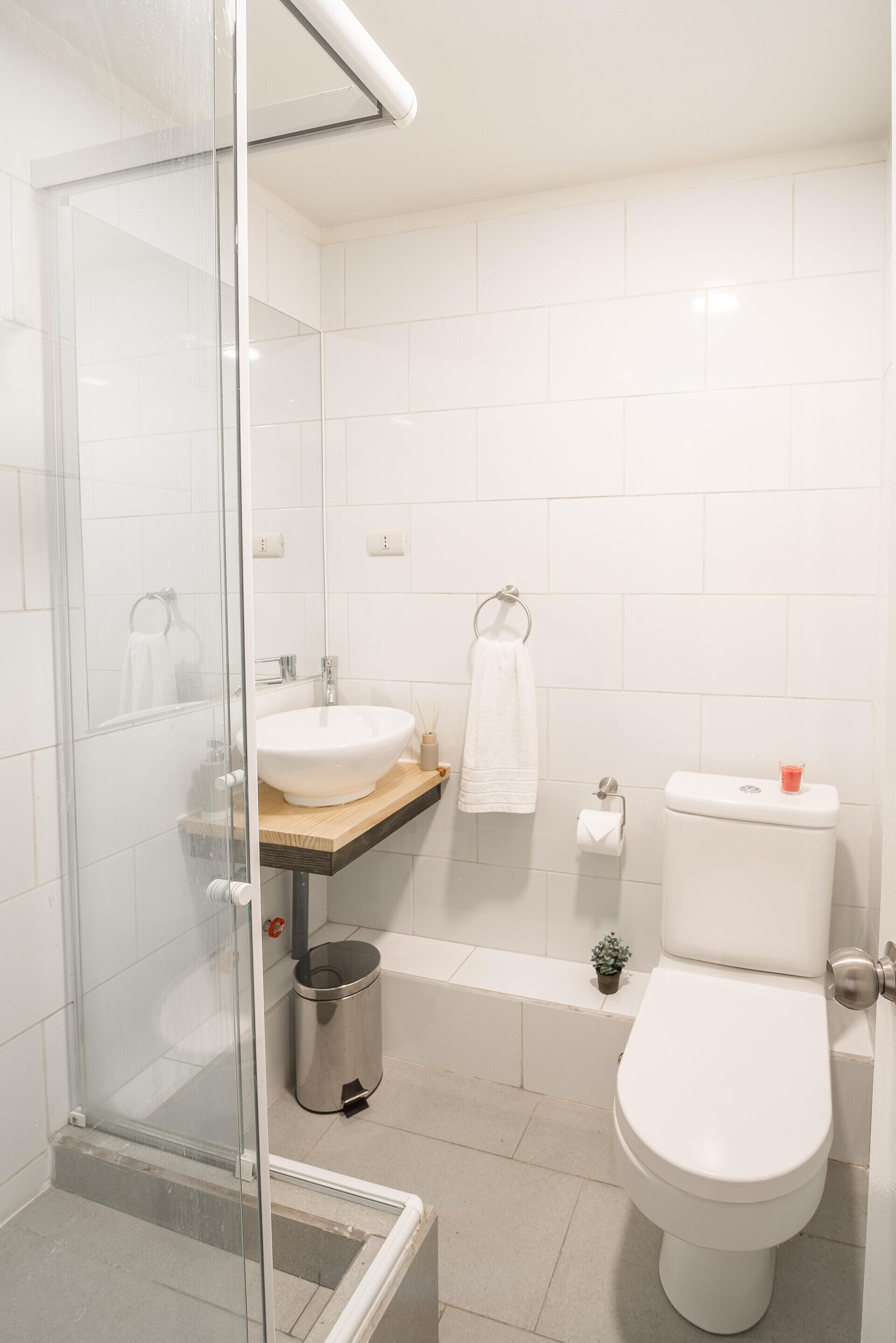 bathroom | shower, free toiletries, towels