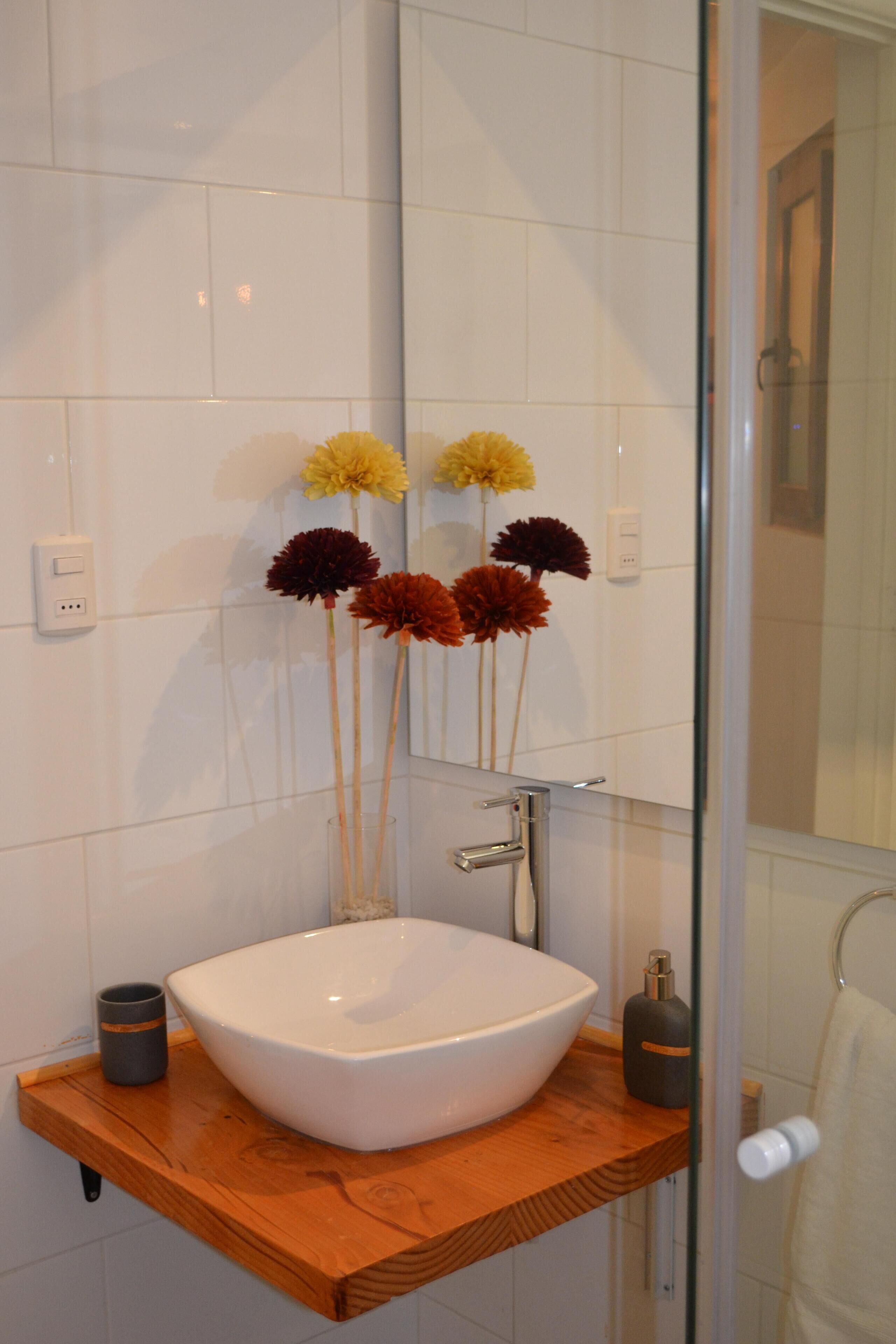 bathroom | shower, free toiletries, towels