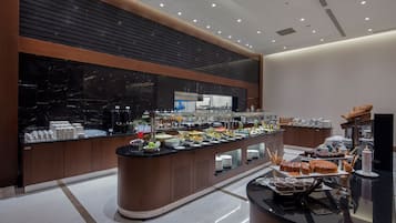 Tägliches Frühstücksbuffet (20 EUR pro Person)