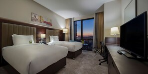 Premium bedding, memory-foam beds, minibar, in-room safe - Doubletree by Hilton Istanbul Umraniye (Istanbul)