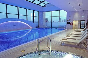 屋内プール、サンラウンジャー