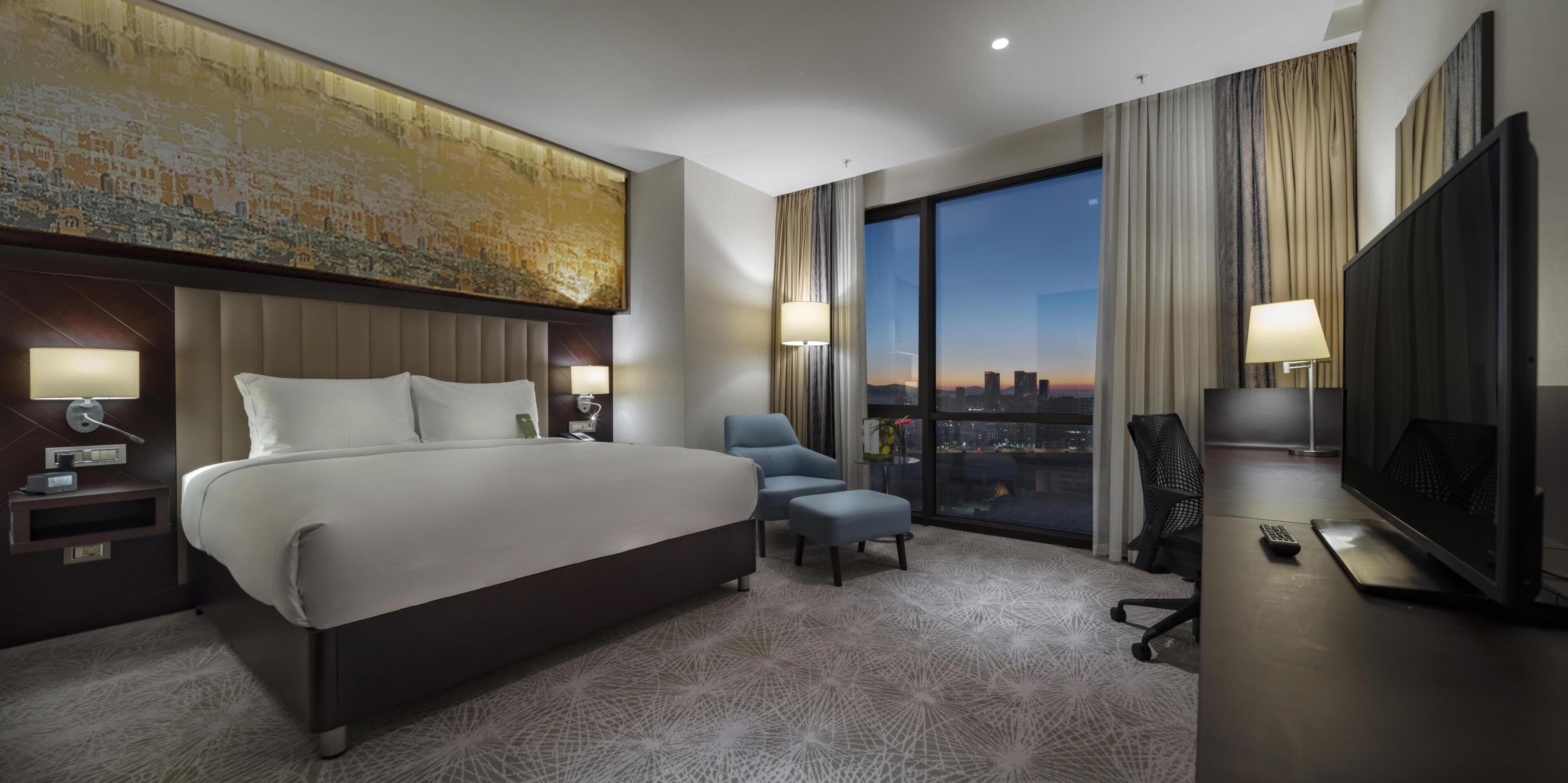 Habitación Deluxe, 1 cama King size | Ropa de cama de alta calidad, camas con efecto memoria y minibar 