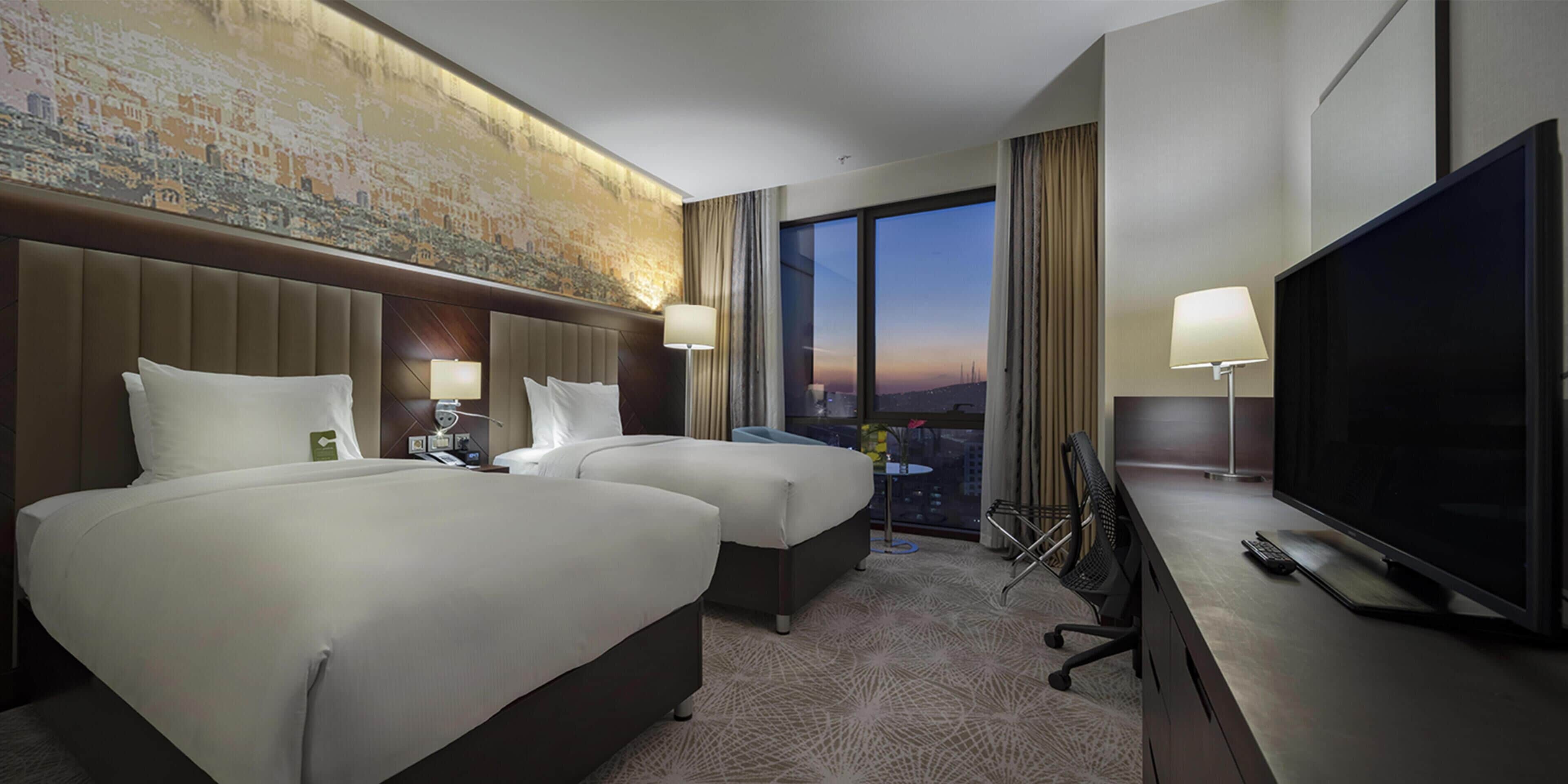 Ropa de cama de alta calidad, camas con efecto memoria y minibar 