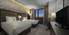 Premium bedding, memory foam beds, minibar, in-room safe - Doubletree by Hilton Istanbul Umraniye (Istanbul)