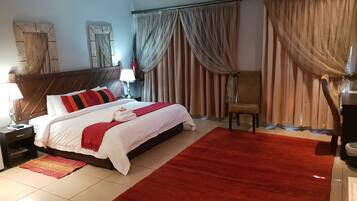 Luxury Suite, 1 Bedroom (MD) | Minibar, in-room safe, desk, iron/ironing board
