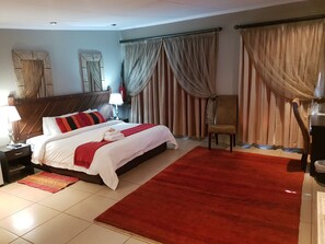 Luxury Suite, 1 Bedroom (MD) | Minibar, in-room safe, desk, iron/ironing board