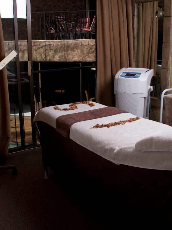 双人护理室、身体护理、芳香疗法、热石按摩、体膜护理、身体磨砂