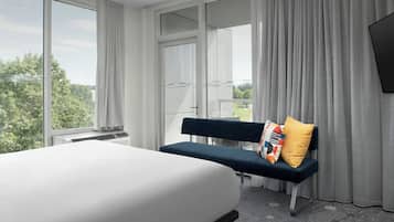 Suite, 1 King Bed with Sofa bed, Corner