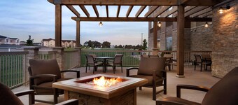 Country Inn & Suites by Radisson, Indianola, IA