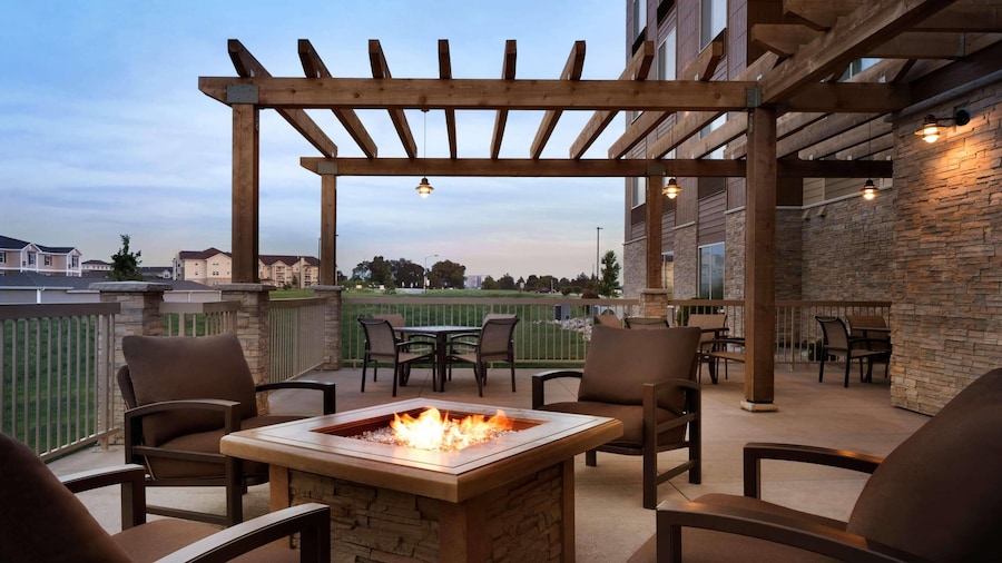 Country Inn & Suites by Radisson, Indianola, IA