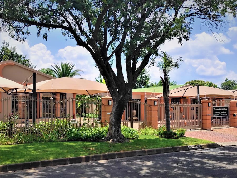 Fachada de la propiedad