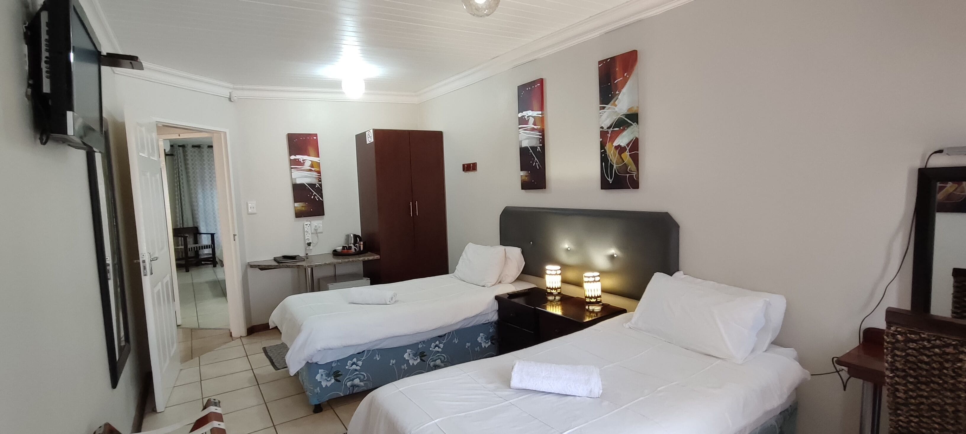 Quarto família, 2 quartos | Camas Select Comfort, cofres nos quartos, escrivaninha