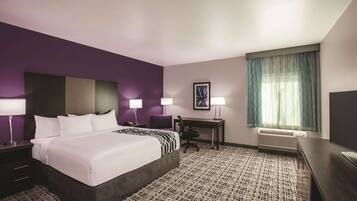 Rom, 1 kingsize-seng, tilgjengelighetstilpasset, ikke-røyk (Mobility,Hearing,Roll-In Shower) | Skrivebord, strykejern/-brett og barnesenger (inkludert)