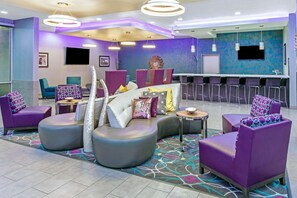 Lobby - La Quinta Inn & Suites by Wyndham Lubbock South (Lubbock)