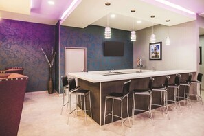 Bar (on property) - La Quinta Inn & Suites by Wyndham Lubbock South (Lubbock)