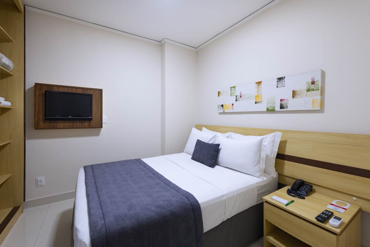 Minibar, caja fuerte, escritorio y espacio para trabajar con un portátil