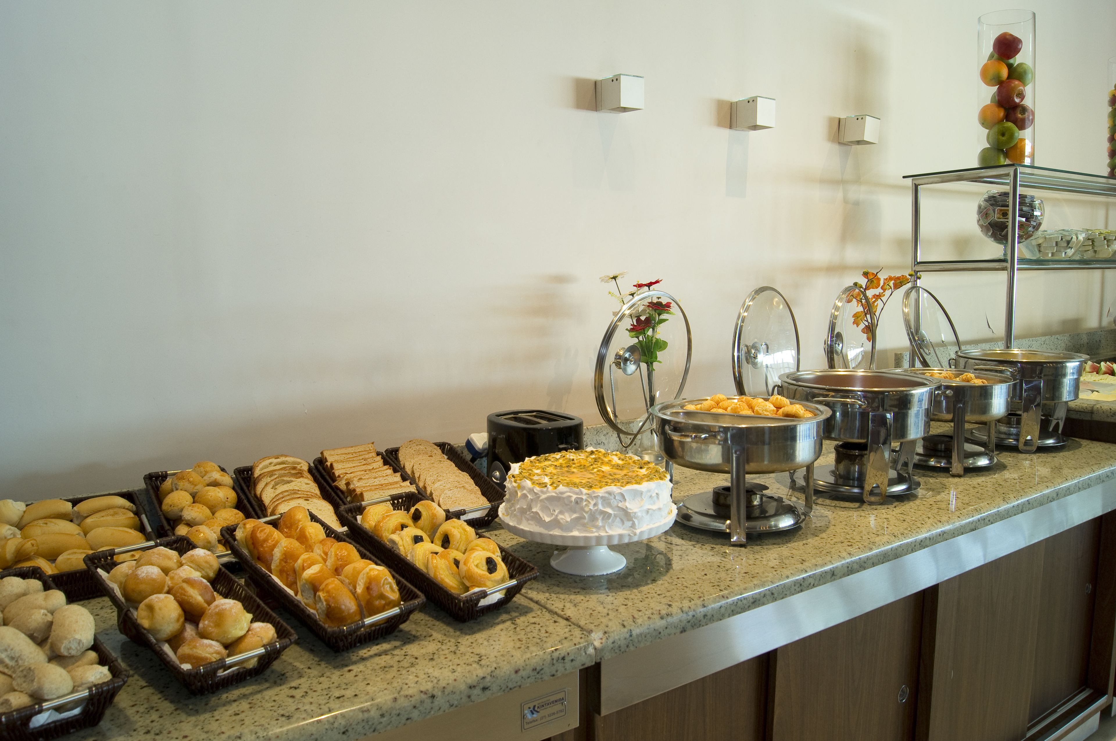 Café da manhã com buffet todos os dias mediante uma taxa