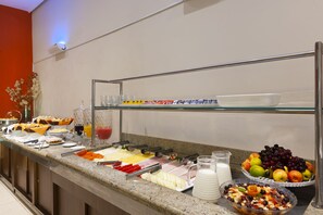 Daily buffet breakfast for a fee - Bourbon Vitória Hotel (Vitoria)