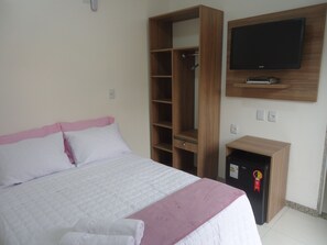 Double or Twin Room | Minibar, blackout drapes, soundproofing, iron/ironing board - Pousada Vô Quintino (Penha)