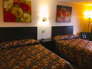 Flat-screen TV - Oak Mar Motel (Oakland)