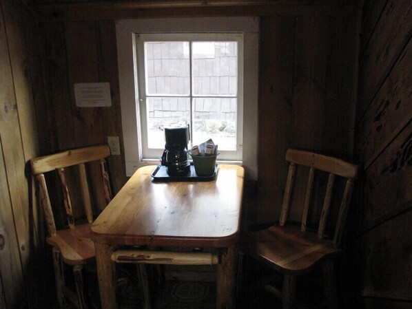 Kitchen Cabin 1 Queen - Up to 2 People | Bed sheets