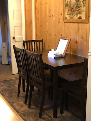 Deluxe Vacation House - Up to 8 People | In-room dining