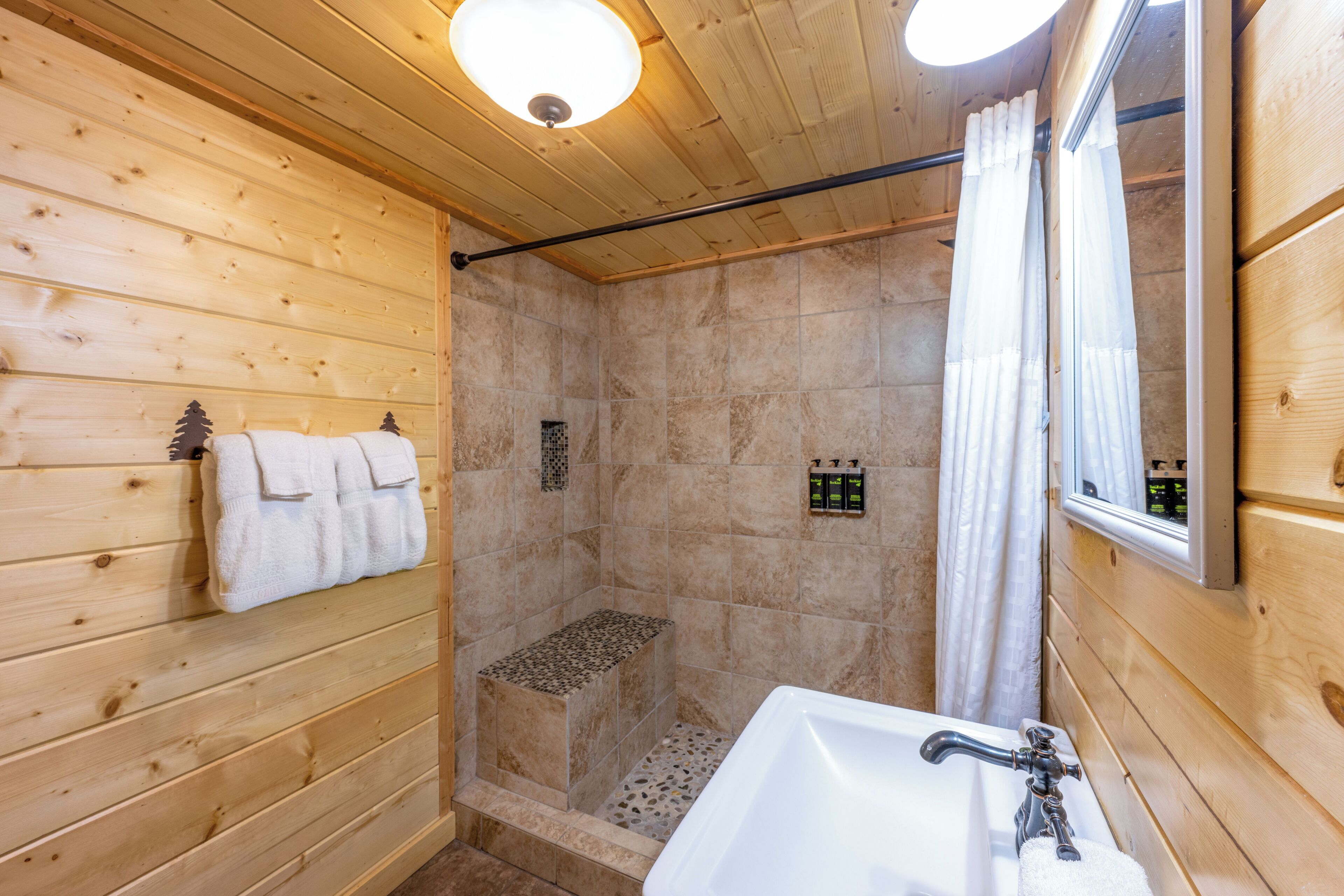 Kitchen Cabin 1 Queen - Up to 2 People | Bathroom