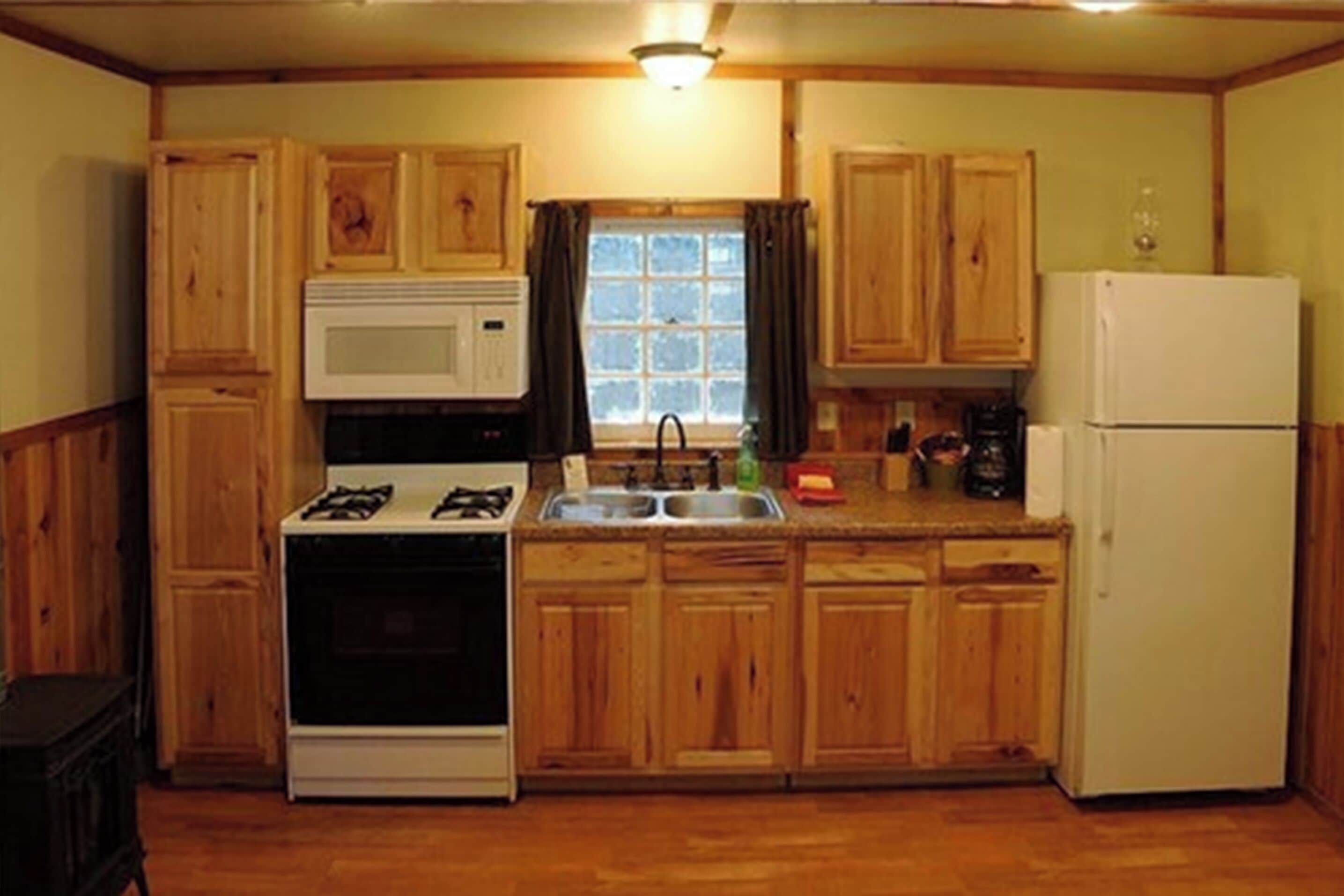 Cabin, 2 Bedrooms, Accessible, Kitchen (Cabin 7) | Private kitchen