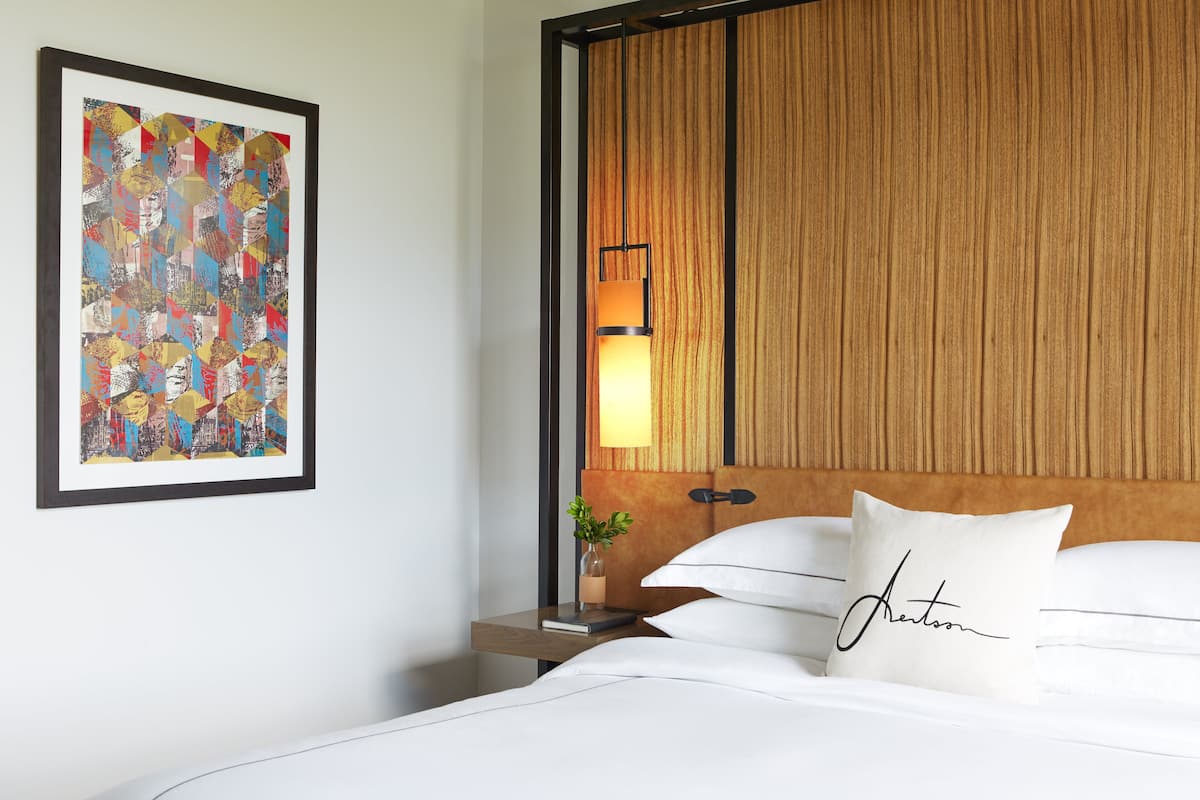 1 bedroom, Frette Italian sheets, premium bedding, minibar