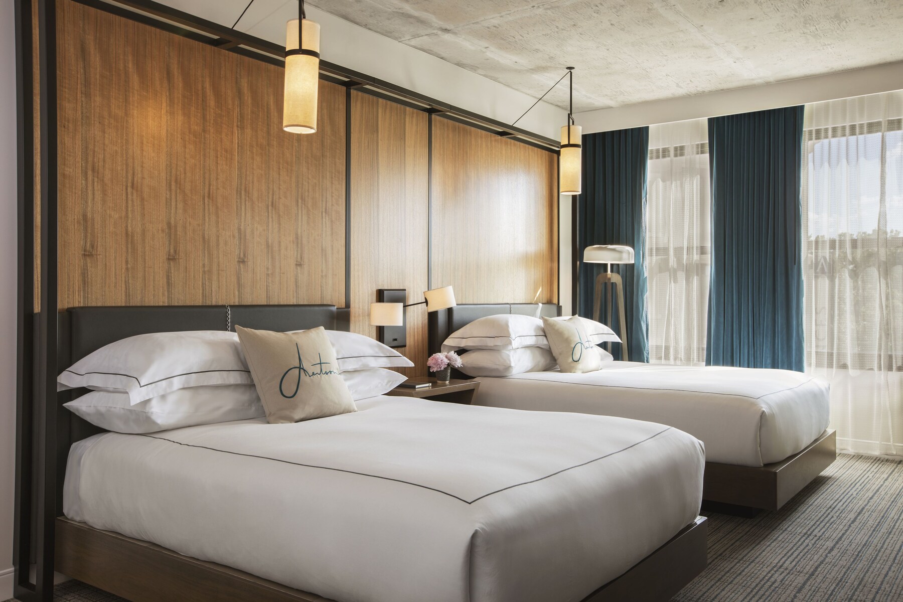 Frette Italian sheets, premium bedding, minibar, in-room safe