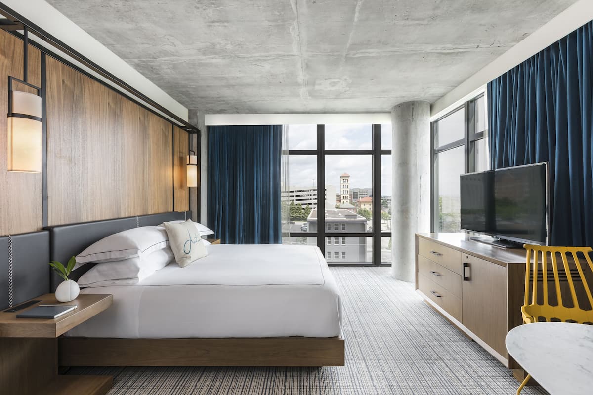 1 bedroom, Frette Italian sheets, premium bedding, minibar